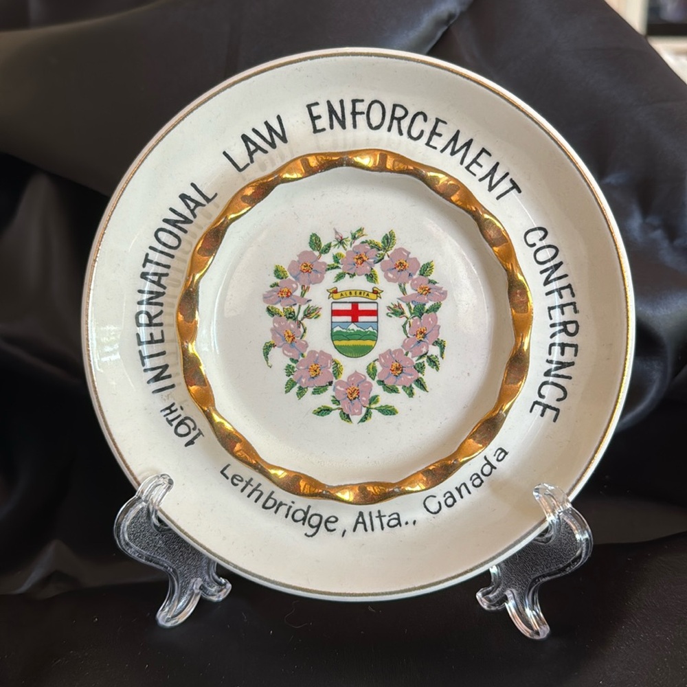 💜 Hycroft ashtray 22k gold trimmed 19th Law Enforcement Conf. AB